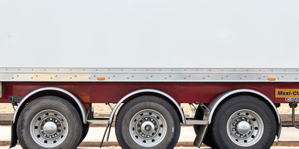 Filing a Truck Accident Claim? Avoid These 4 Common Errors